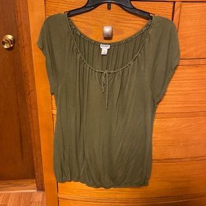 Green Old Navy shirt